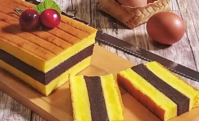 Eksplorasi Kue Legendaris yang Jadi Ikon Oleh-Oleh Kota Pahlawan