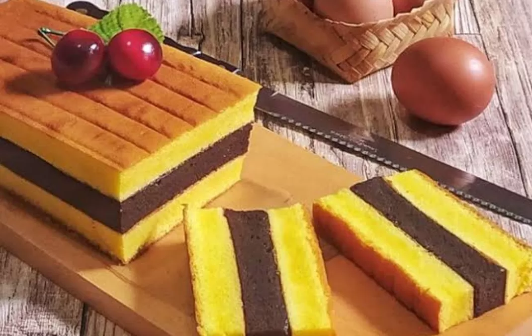 Eksplorasi Kue Legendaris yang Jadi Ikon Oleh-Oleh Kota Pahlawan